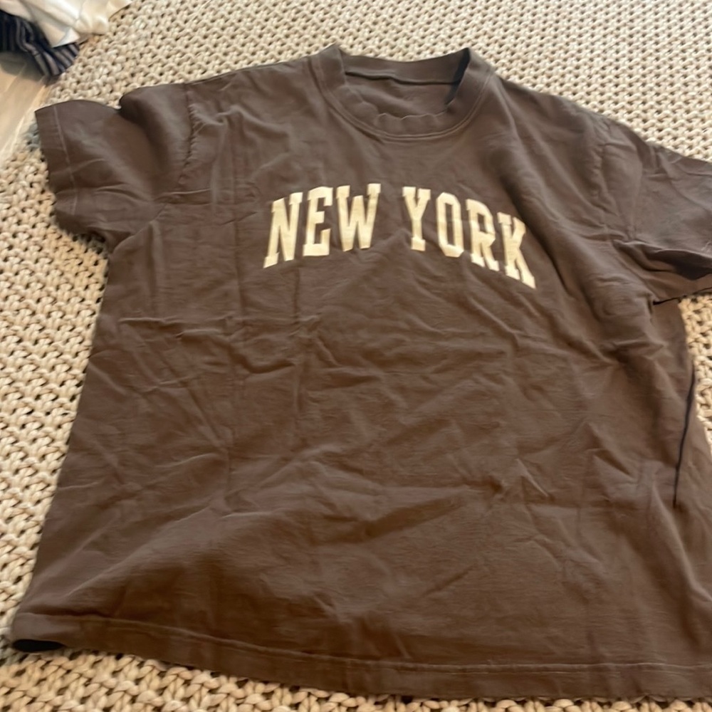 Youth/women brown NewYork Logo t-shirt size small